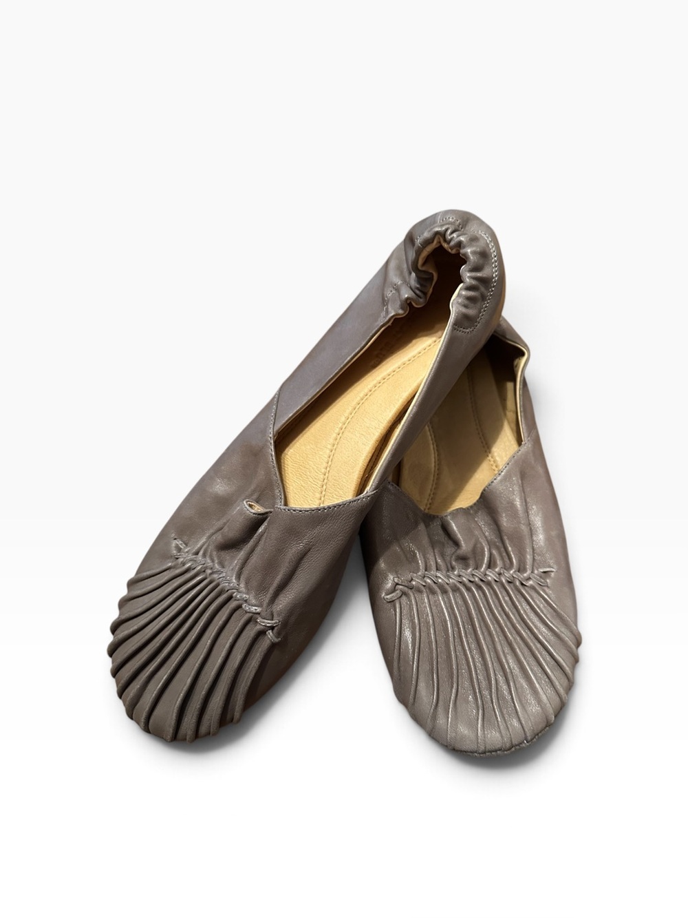 Chocolat Blu Vic Taupe Pintuck Pleated Slip On Leather Ballet Flats Women Sz 11